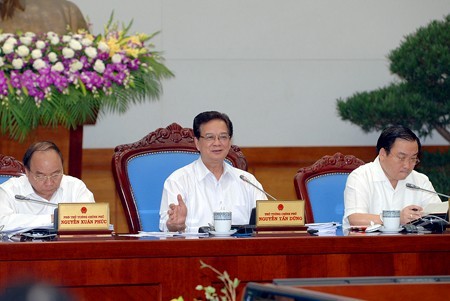 Thủ tướng Nguyễn Tấn Dũng và các Phó Thủ tướng Nguyễn Xuân Phúc, Hoàng Trung Hải tại phiên họp Chính phủ tháng 3/2014. Ảnh: VGP/Nhật Bắc