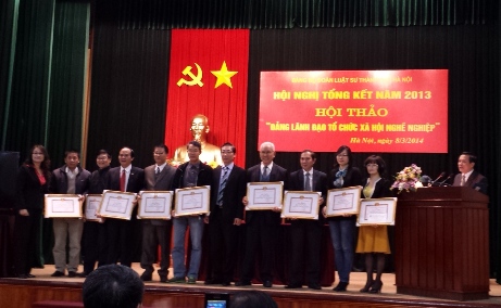 Các Chi bộ và cá đảng viên vinh dự được nhận Giấy khen của Đảng bộ